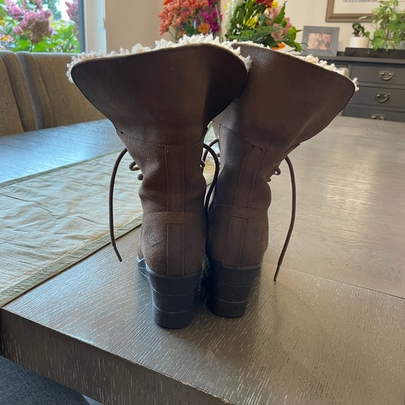 UGG Classic Brown Waterproof Lace up boots with standup collar . - Picture 5 of 7